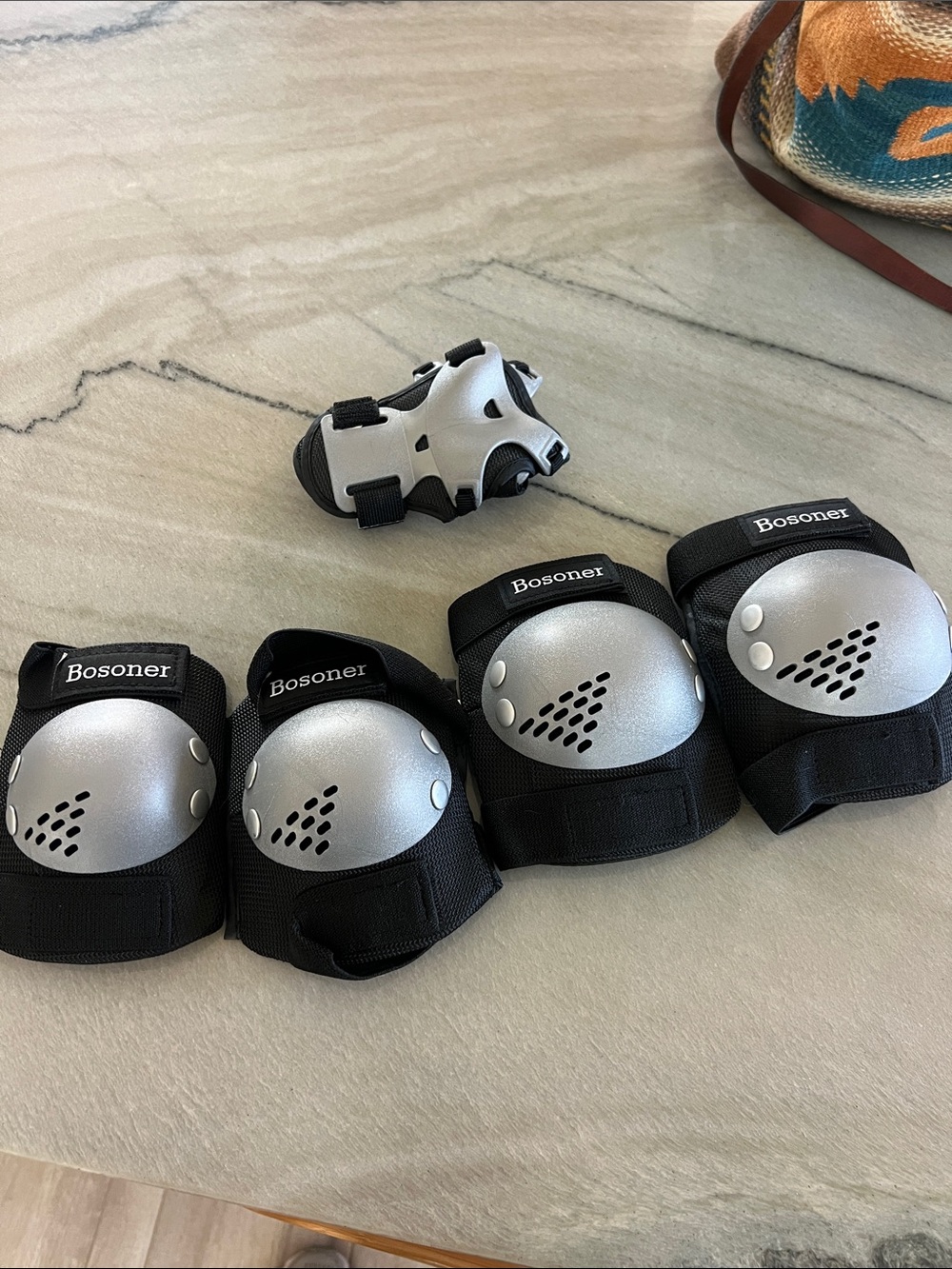 NWOT Bosoner Kids or small adult Protective Pad Set with Wrist Guards
